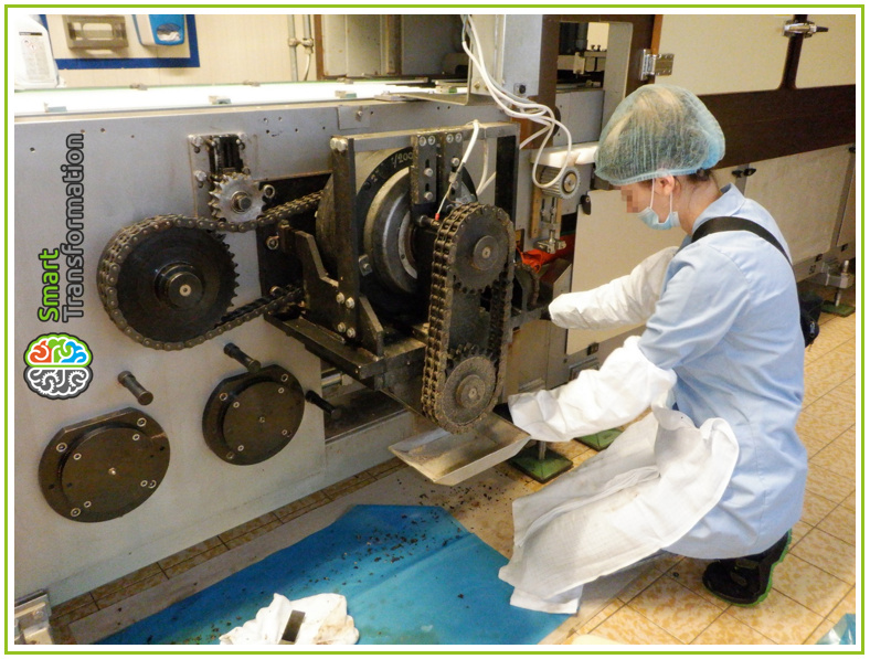 The machine operator cleans the main drivetrain.